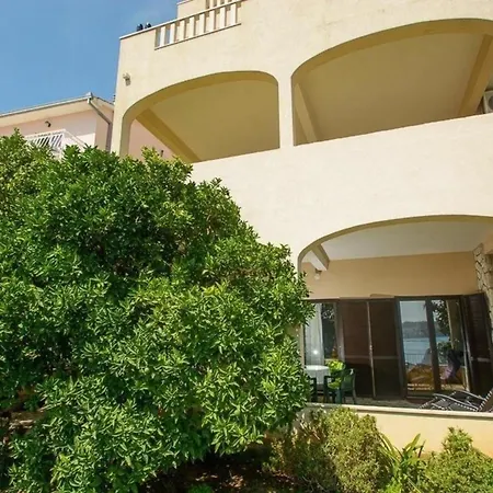 Strandnahe Jure Mit Grosser Terrasse Apartment