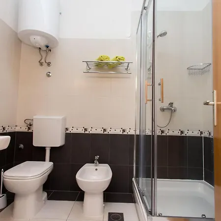 Strandnahe Jure Mit Grosser Terrasse Apartment *
