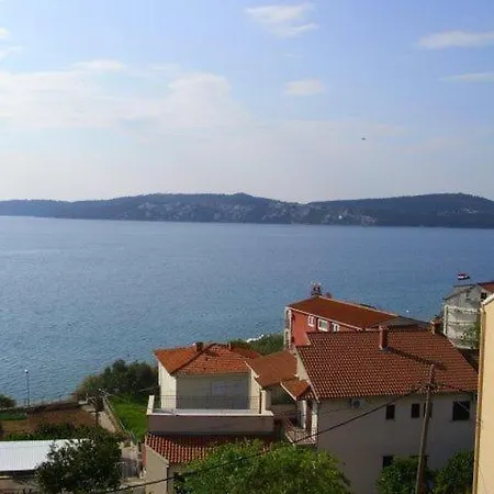 Strandnahe Jure Mit Grosser Terrasse * Trogir