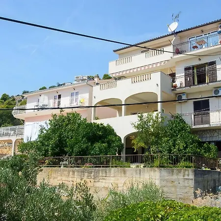 Apartment Strandnahe Jure Mit Grosser Terrasse *