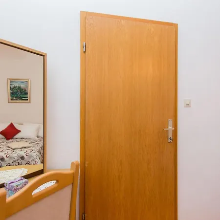 Strandnahe Jure Mit Grosser Terrasse Apartment Trogir