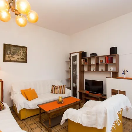Strandnahe Jure Mit Grosser Terrasse * Trogir